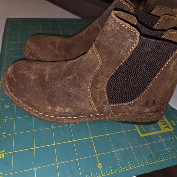 Born Women's Distressed Brown Ankle Boots - Picture 15 of 15